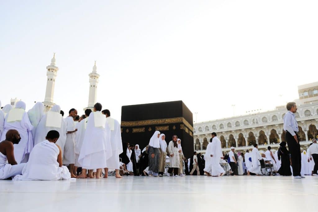 in which direction do muslims pray qibla direction guide